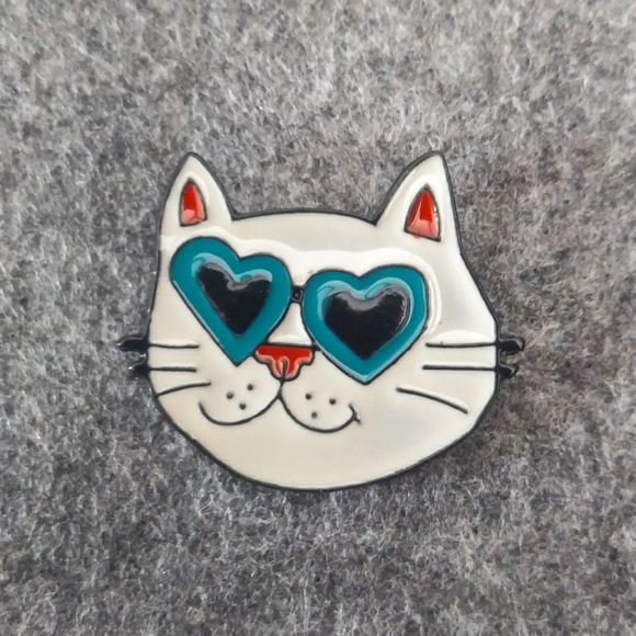 Cat With Heart Shaped Shades Pin 🐈💙😎 - Picture 1 of 1